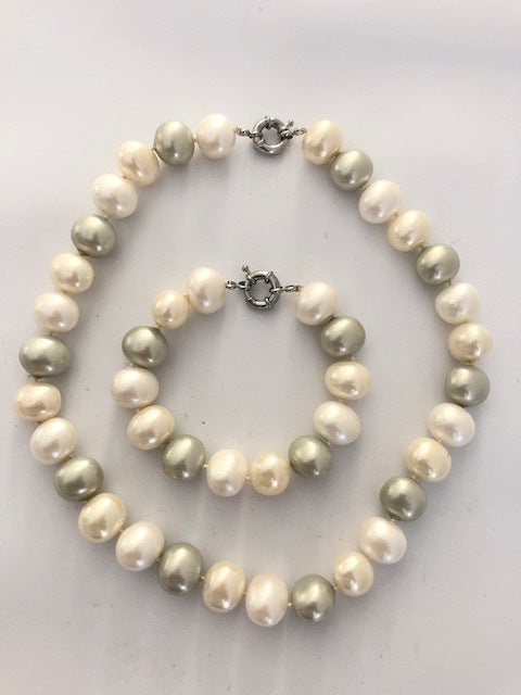 Mother of Pearl Necklace and Bracelet