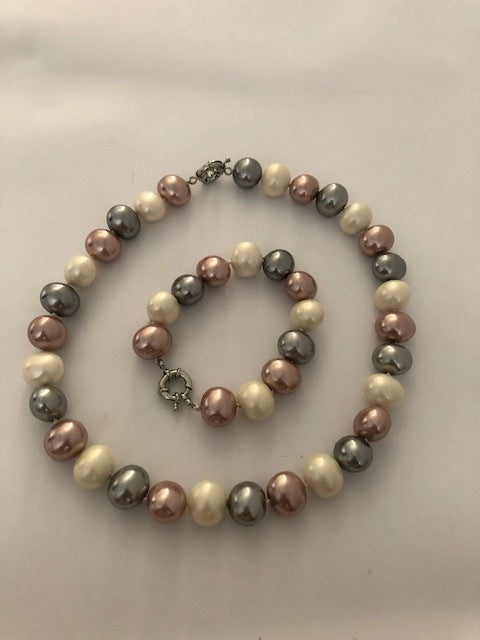Mother of Pearl Necklace and Bracelet
