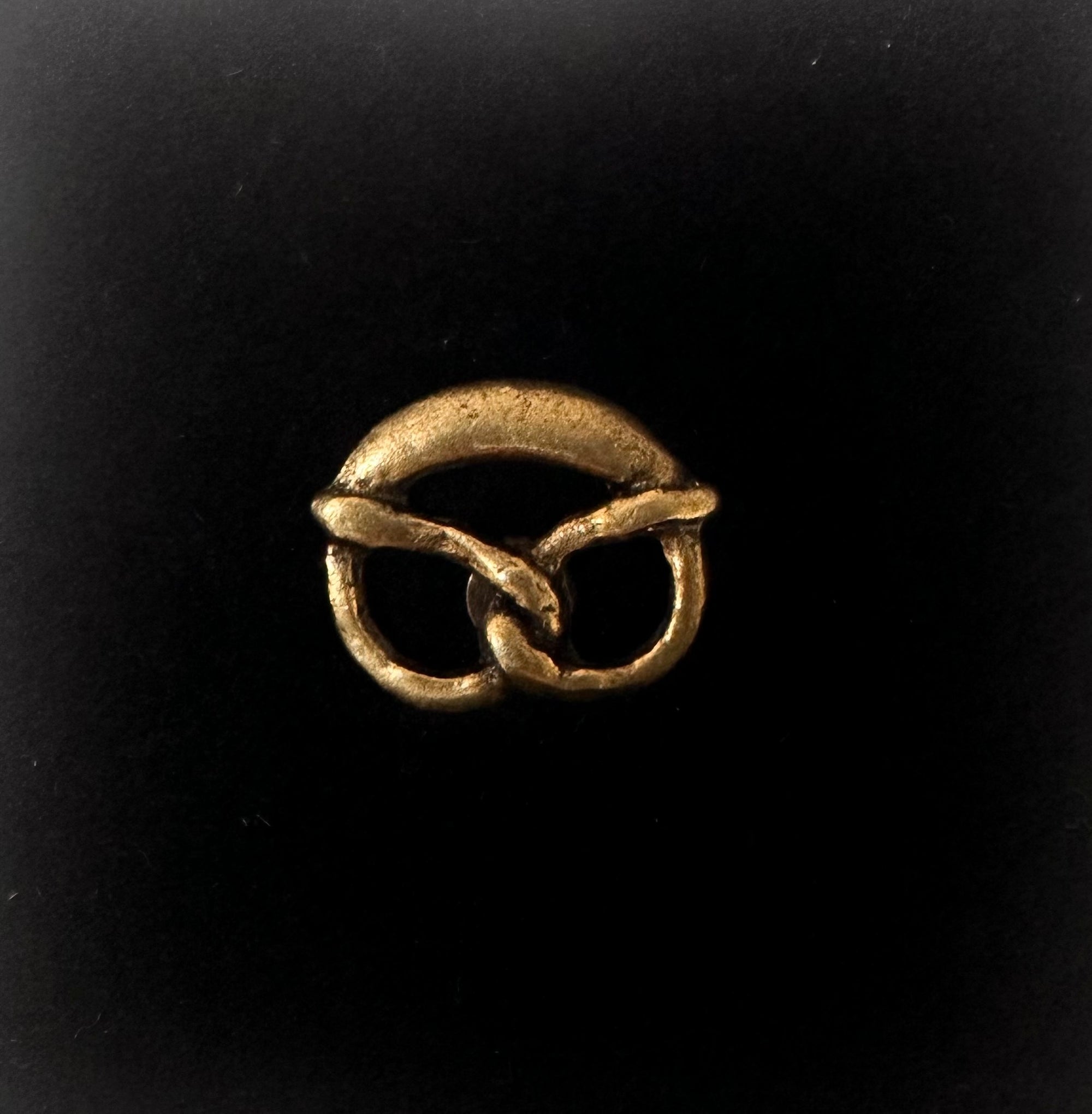 Pin Gaudiknopf "Brezel"